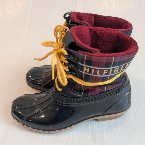 TOMMY HILFIGER Hessa Women's Black and Red Plaid Duck Boots Size 7 - Picture 4 of 9